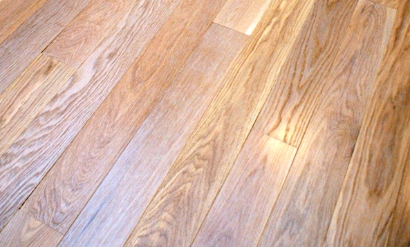 Close up view of the grain in plainsawn White Oak flooring from Hull Forest Products.