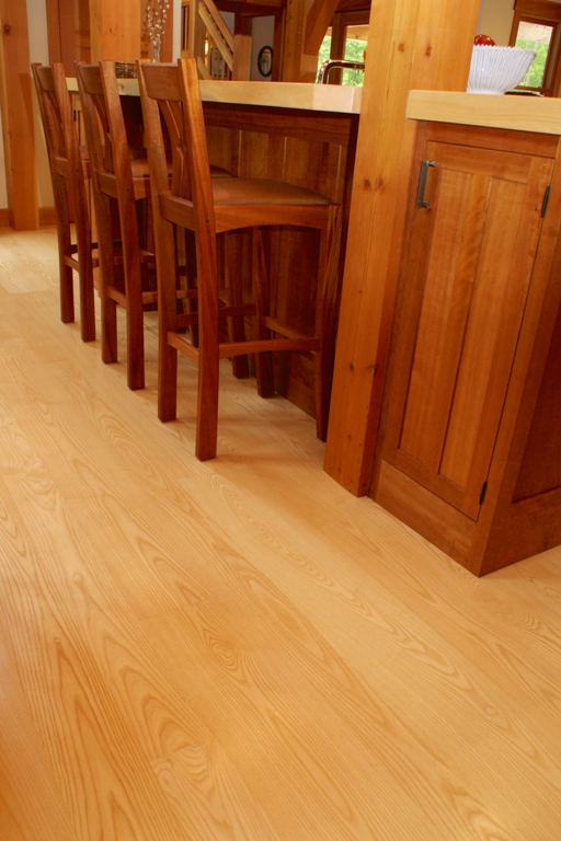 Ash sapwood-only wood flooring as an example of a neutral colored floor.
